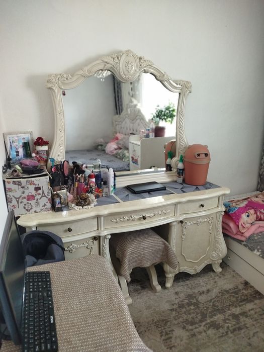 Продам гарнитур спальный