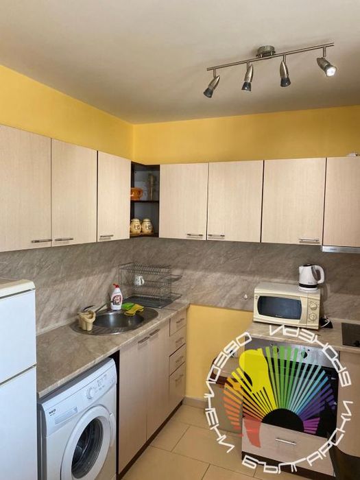 Дава се под наем Двустаен апартамент в Бургас, Център - 70 кв.м за 561 € - Снимка #1