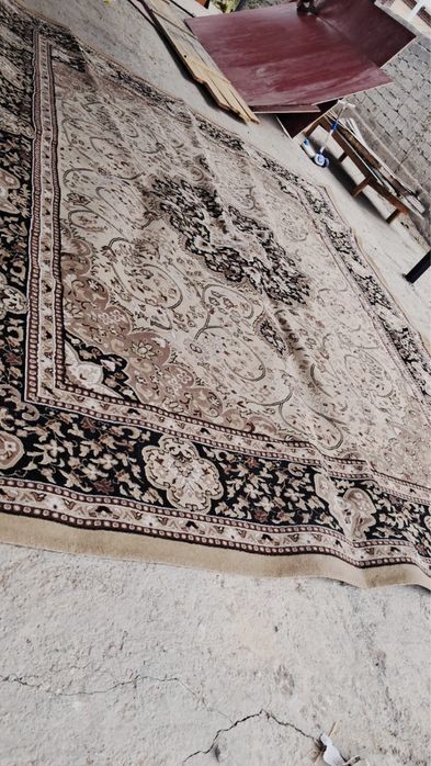 Кілем сатылады.