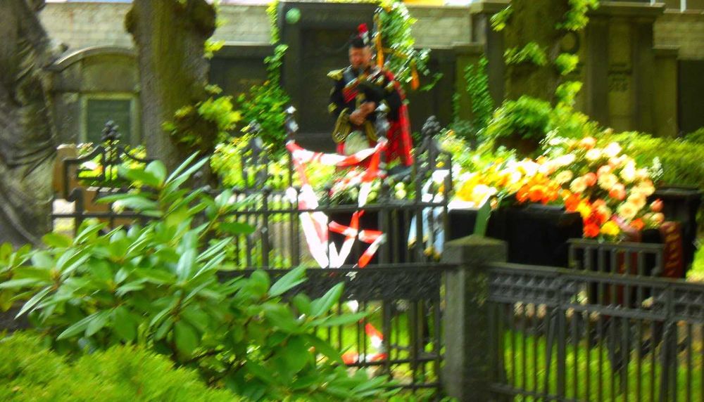 Шотландски гайдар за погребални церемонии - София