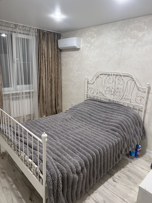 Продам кровать двухспальную вместе с матрасом