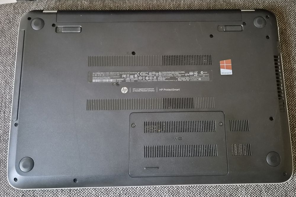 vand laptop alb Hp Pavilion 15.15.6".8 Gb.Hard 500 Gb Sata lll