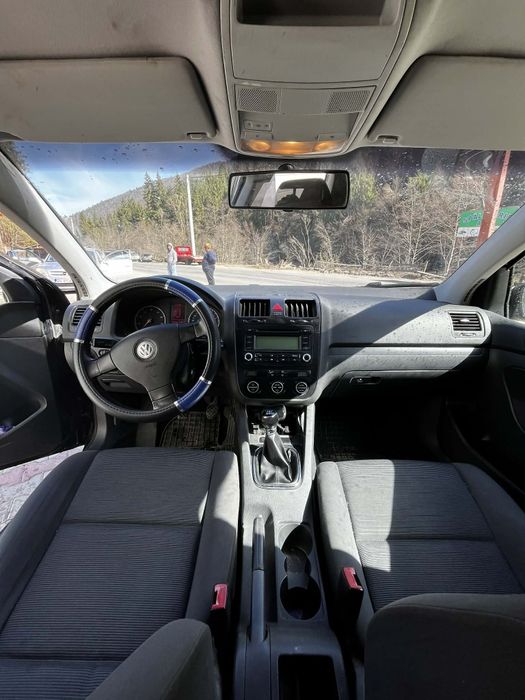 Vând golf 5 1.6 benzina an 2006