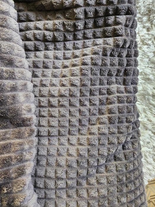 Продавам в комплект 2 одеяла и 2 възглавници