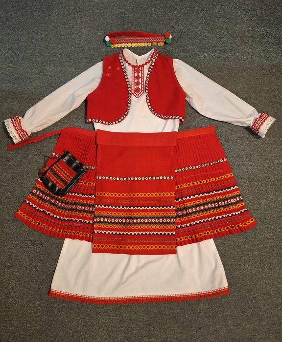 Народна носия 5-9 г. - 90 €