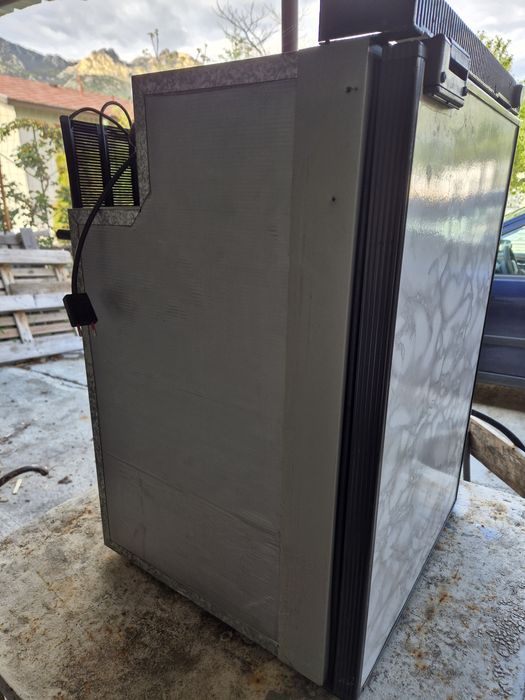 Хладилник за кемпер или каравана 220 волта