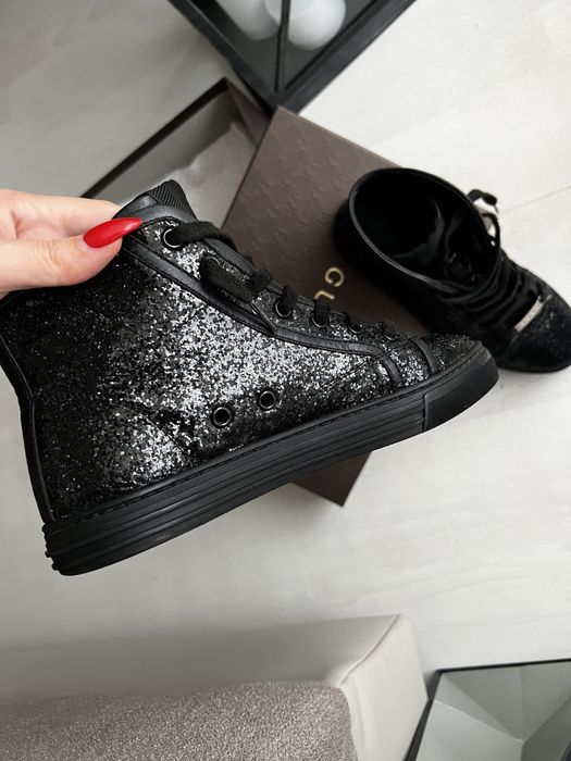 Adidași Gucci autentici
