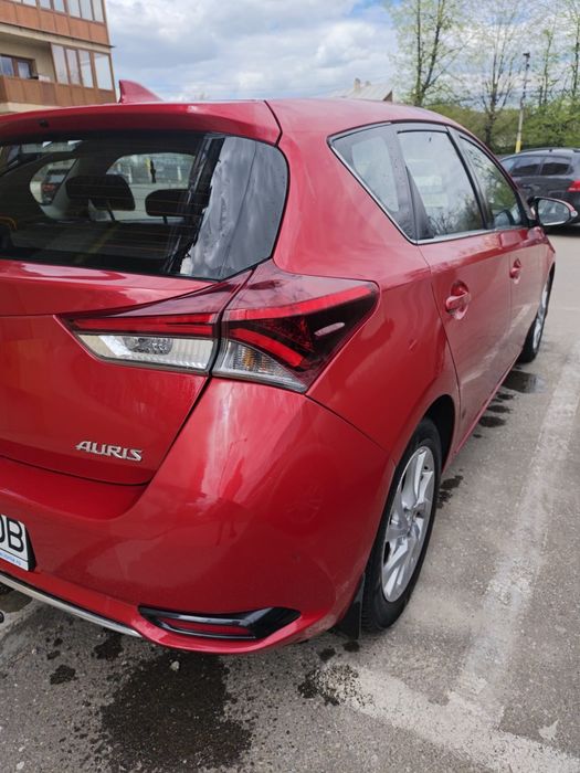 Vând Toyota auris