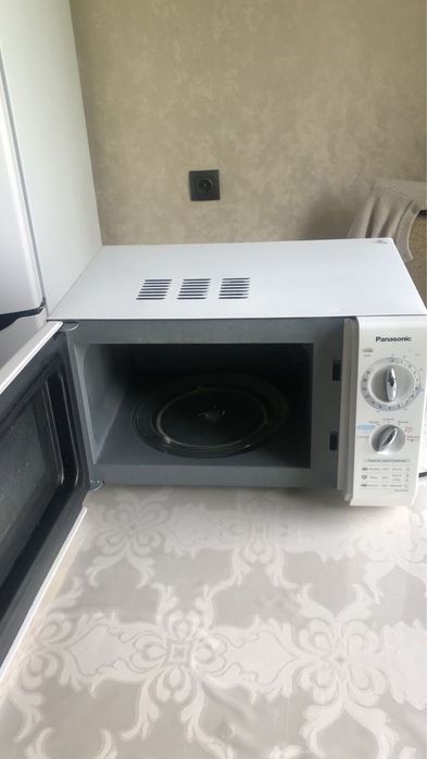 Продам микроволновую печь Panasonic