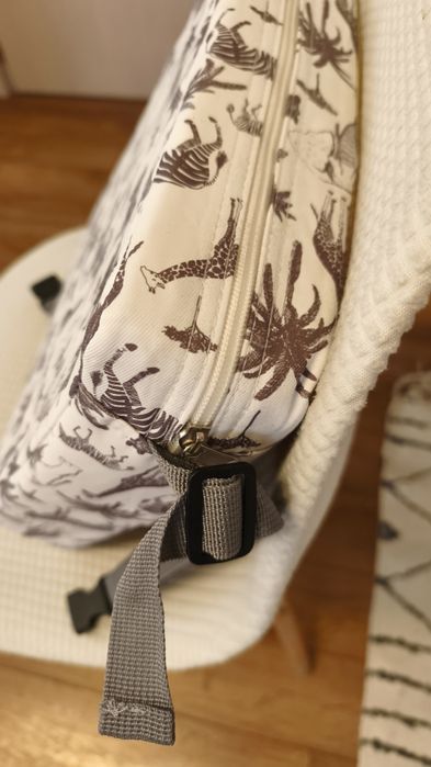 Повдигаща седалка за дете за хранене