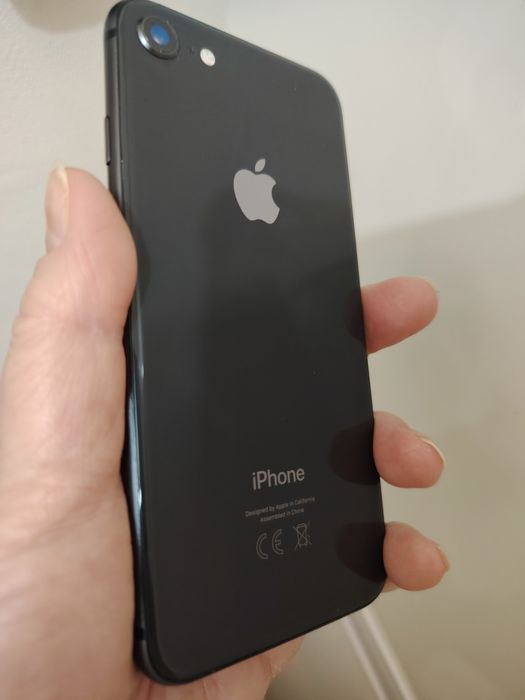 Продам Айфон 8 б/у
