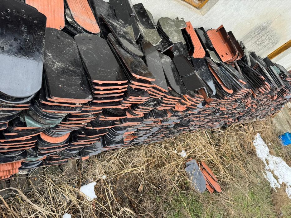 Tigla Solzi Negru Lucios de la Tondach