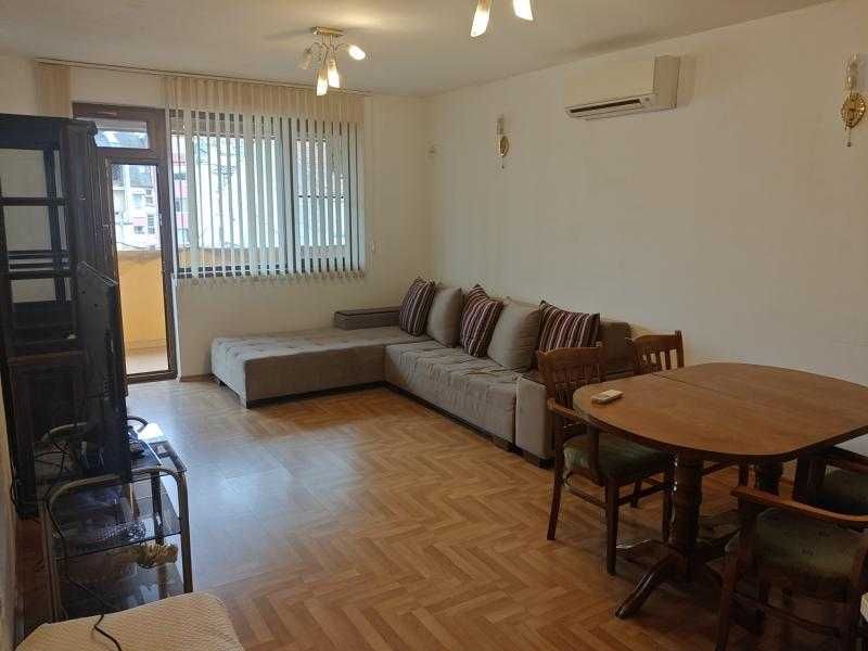 Дава се под наем Тристаен апартамент в Бургас, Възраждане - 100 кв.м за 459 € - Снимка #1