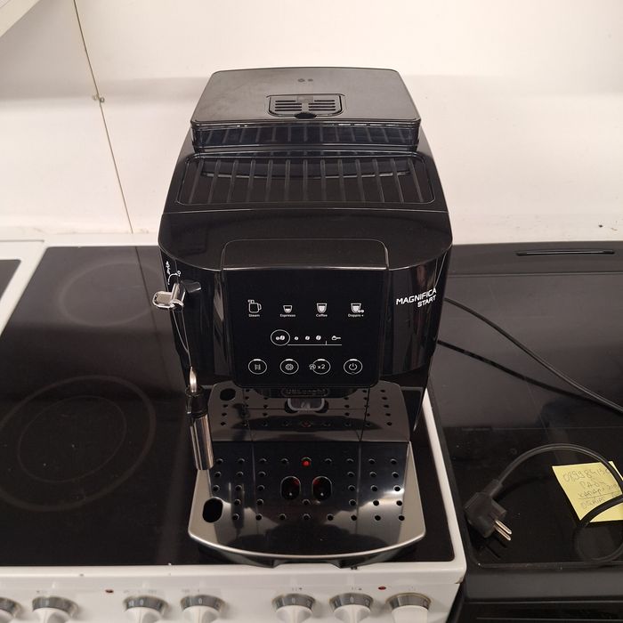 Кафе машина Delonghi Magnifica Start - нова с гаранция