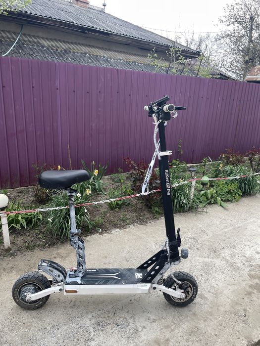 Vând trotineta electrica Kukirin G2 Pro custom alb cu scaun confortabil