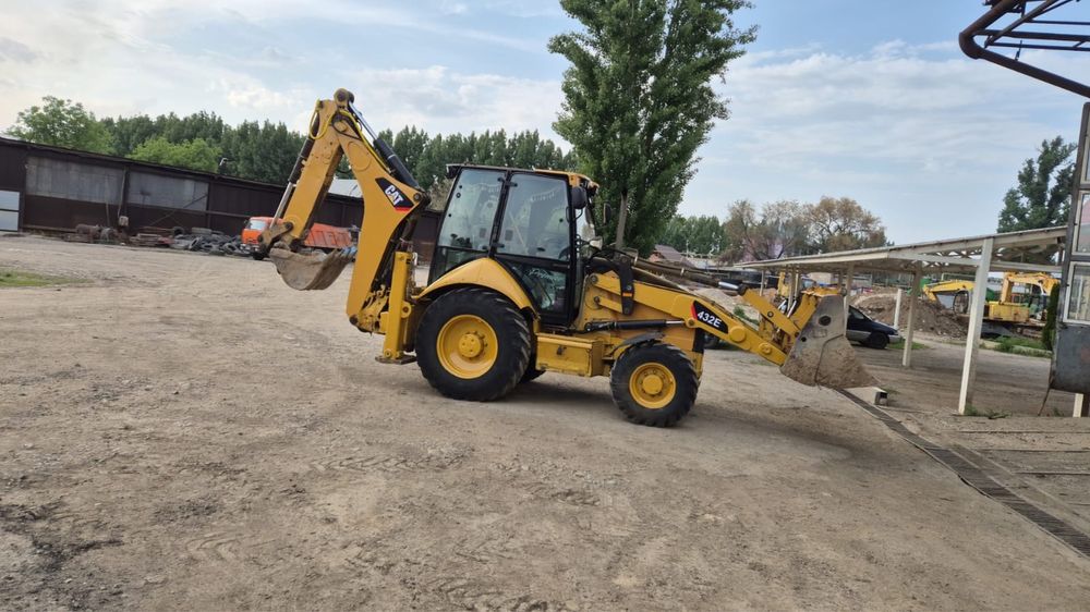 Аренда экскаватора-погрузчика