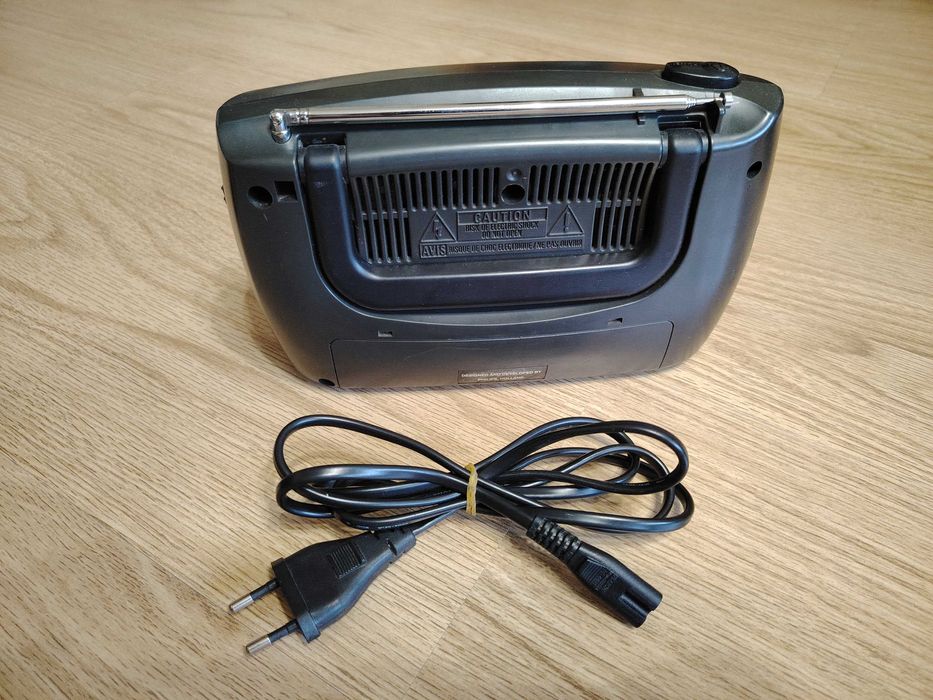 Aparat radio FM Philips AE2100 + AE2140 + AE2830 portabil si la priza.
