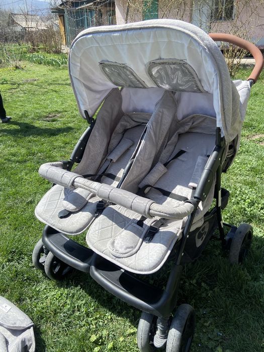 Коляска для двойни