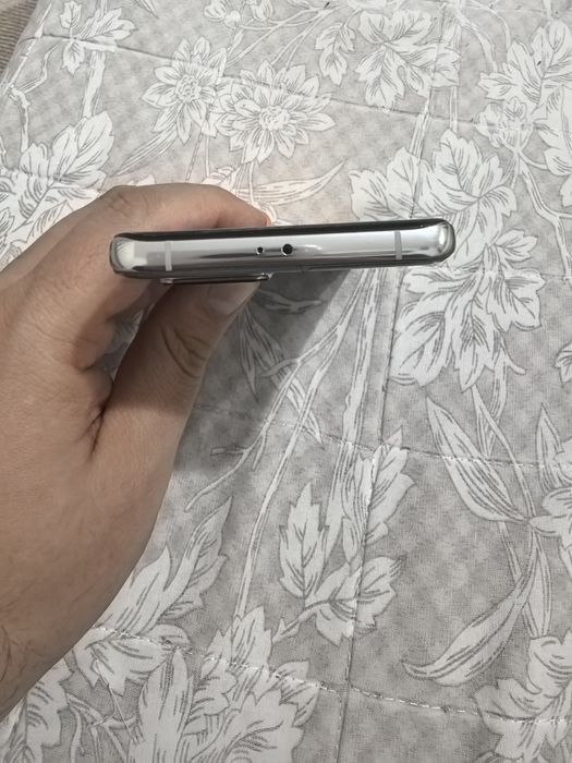 Продавам Huawei p40 pro