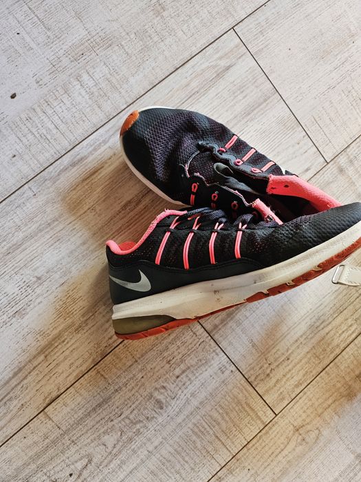 Дамски обувки и маратонки Nike