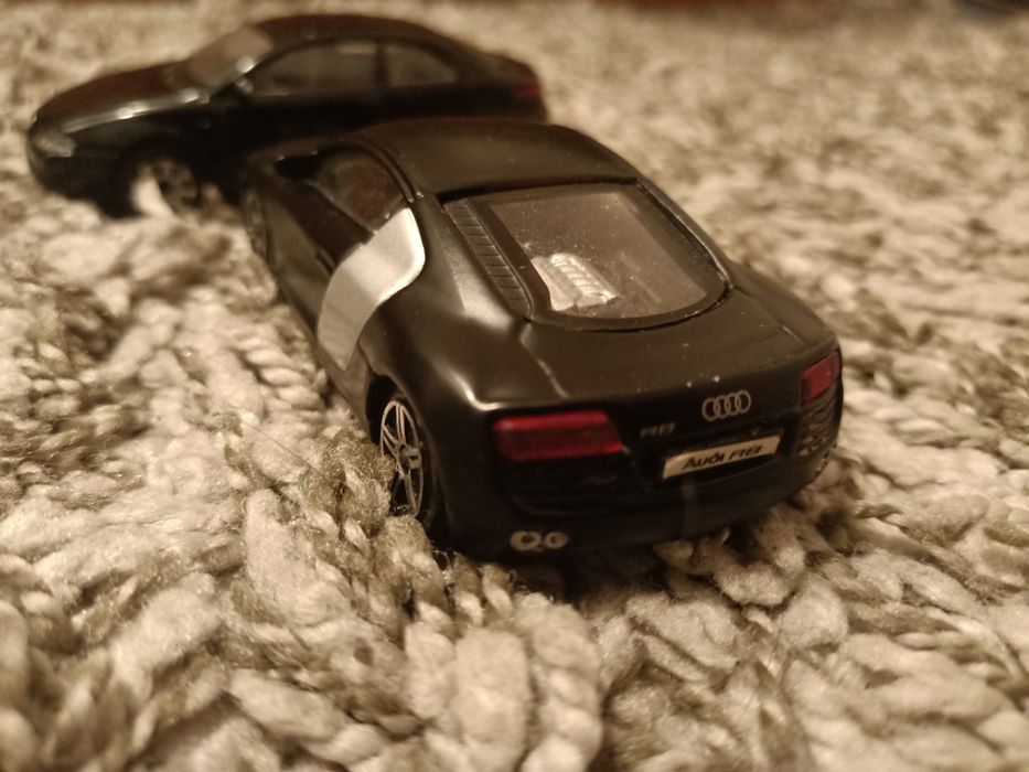 11 mașini de jucarie