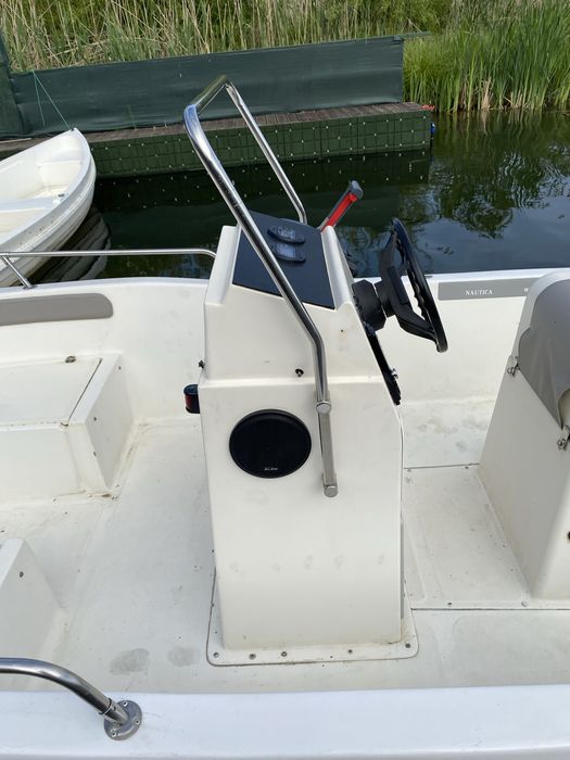 Vând barcă înmatriculată