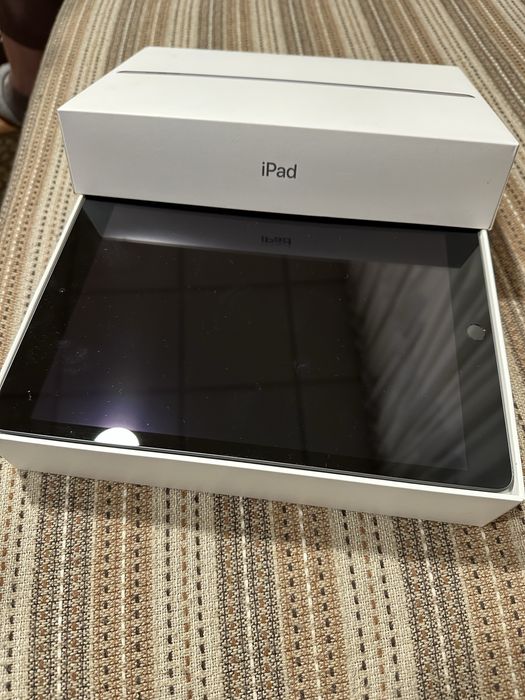 Продавам IPAD 9 64GB  за части