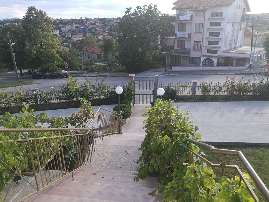 Дава се под наем Заведение в Бяла - 250 кв.м за 510 € - Снимка #3