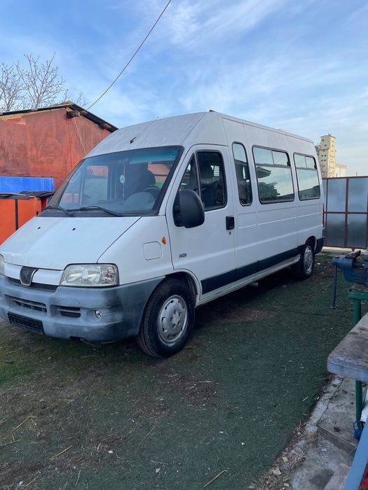 Peugeot Boxer, Bus 13+1 locuri