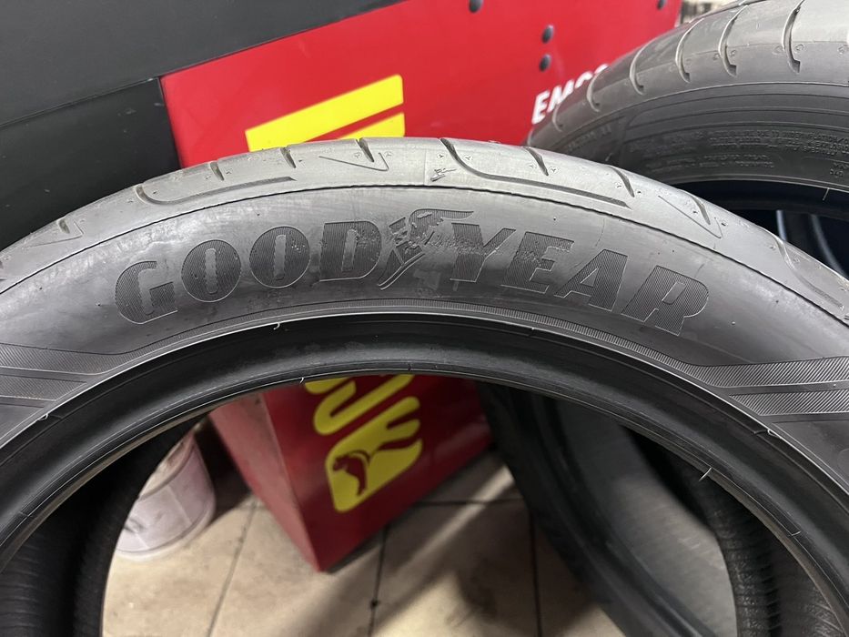 Летни гуми 245/45 R18 2бр. Good Year  и 2бр. Continental