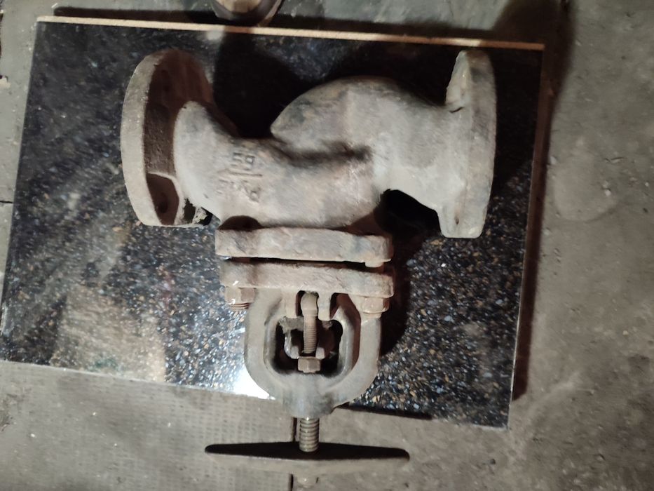 Кран - задвижка чугунный водопроводный