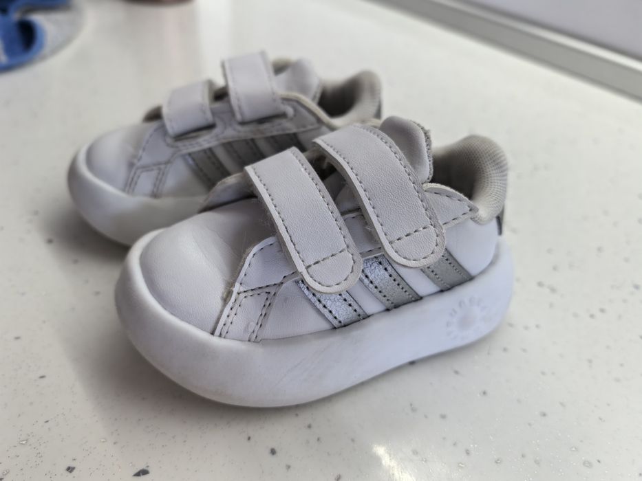 Маратонки Adidas 19 номер
