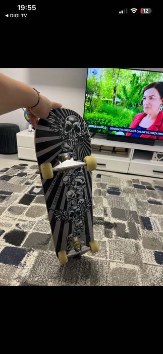 Skateboard   Lungime 78cm lățime 20 cm