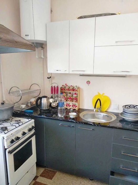 Жиззах шаҳар Бунёдкор маҳалласи Сулола тўйхонаси орқасида уй сотилади