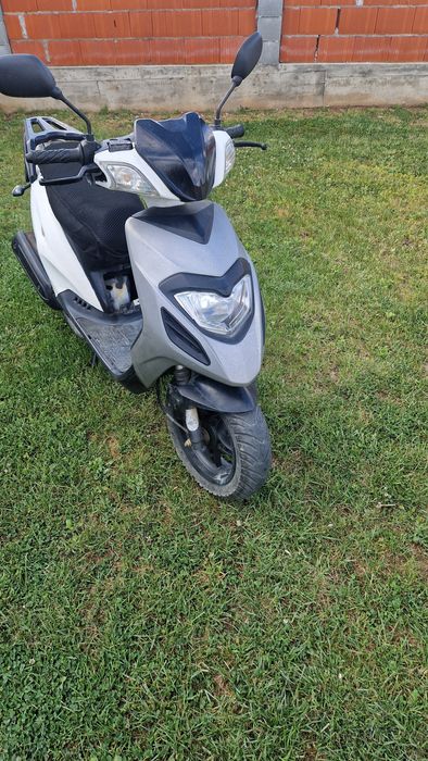 De vânzare scuter 2timpi preț 3200 RON  pt info tel.0752498690