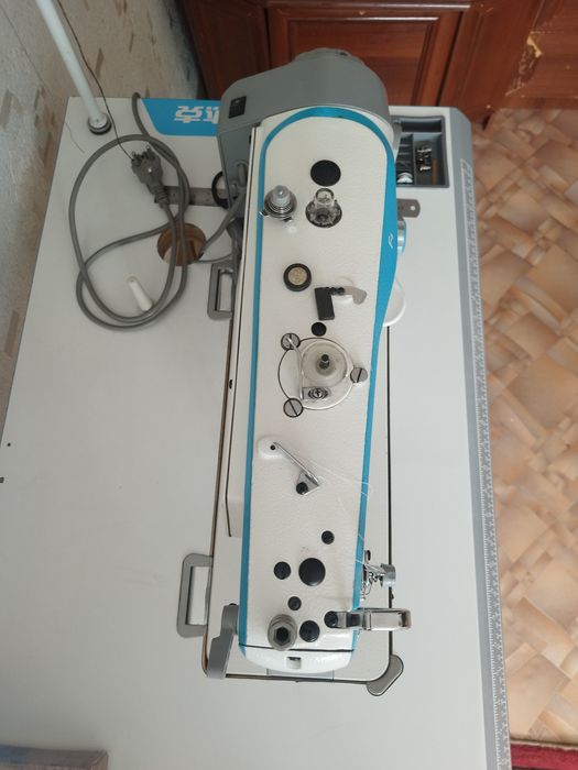 Продаю машинку для шитья