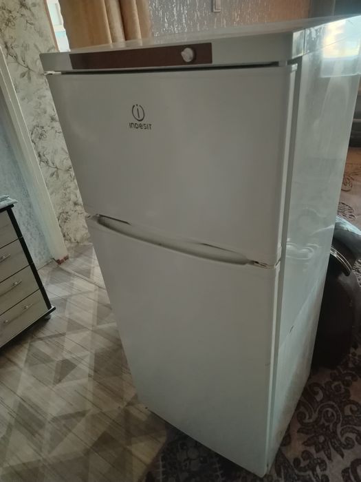 Холодильник Indesit