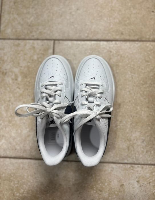 Adidași Nike, noi