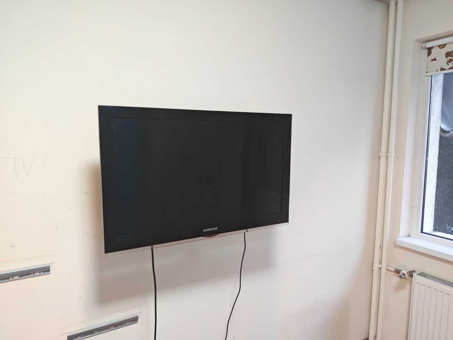 vand TV Samsung 80 cm