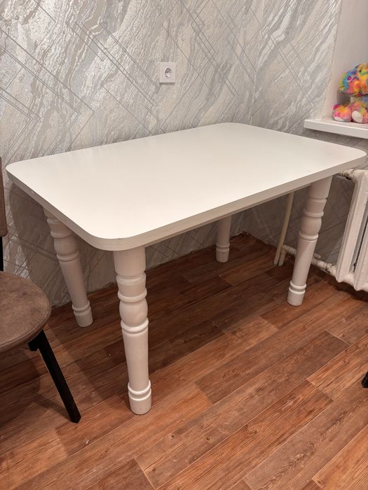 Стол со стульями на кухню