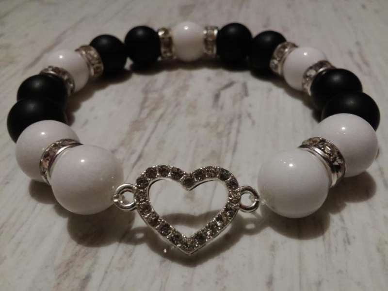 Уникални гривни от естествени камъни