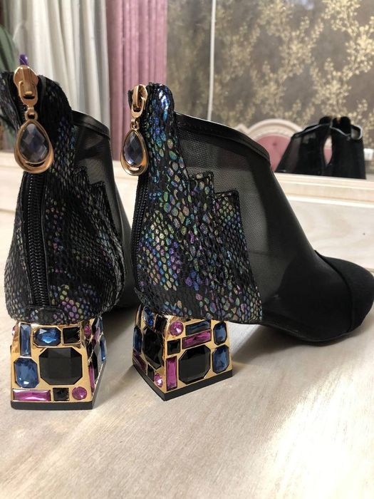 Продаются полусаплжки вечернии