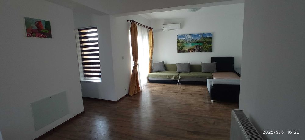 Vand casa  cu 4 camere pe 2 nivele in Sanmartin str Carmen Sylva