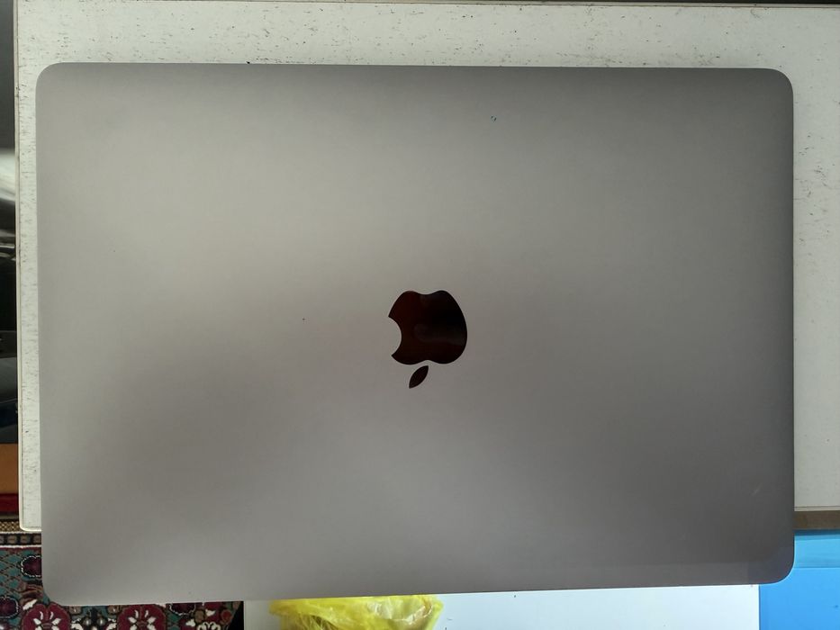 Macbook pro 2017/i5/8/128