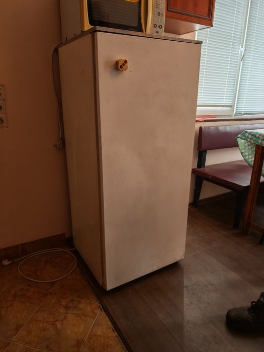 Хладилник МРАЗ .