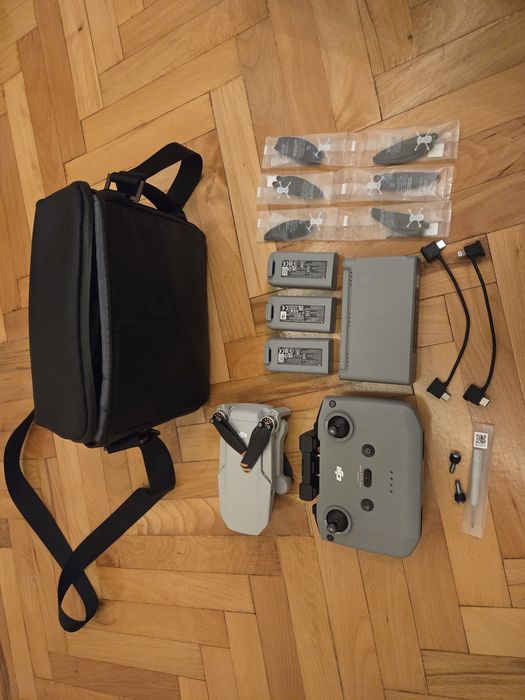 Дрон DJI Mini 2 Fly More Combo