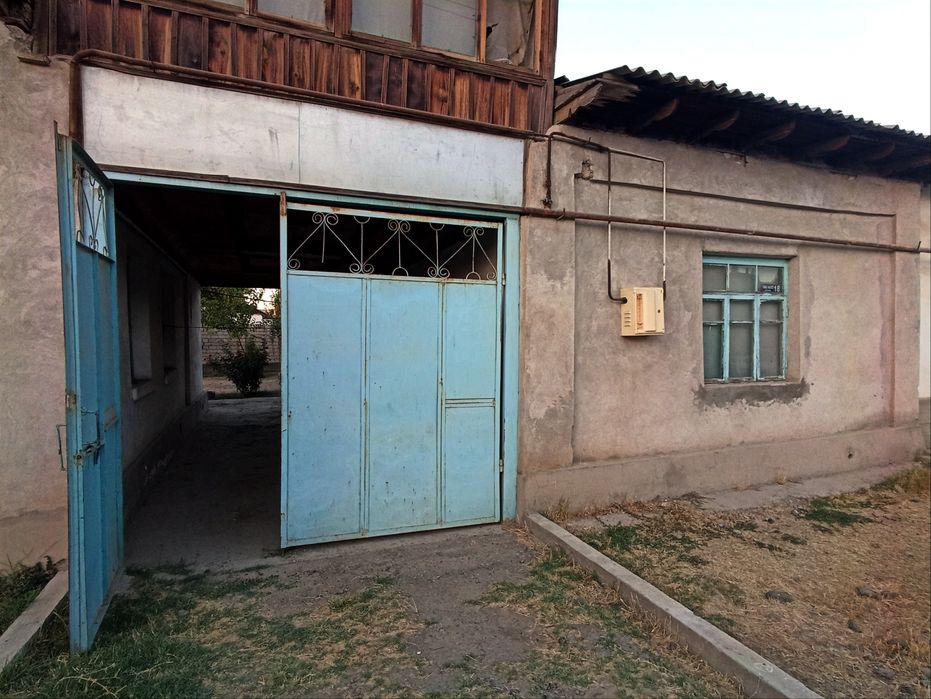 Уй сотилади. 8 соток. Сергели ва Янгихаёт га якин. Ор. Лайлак махал