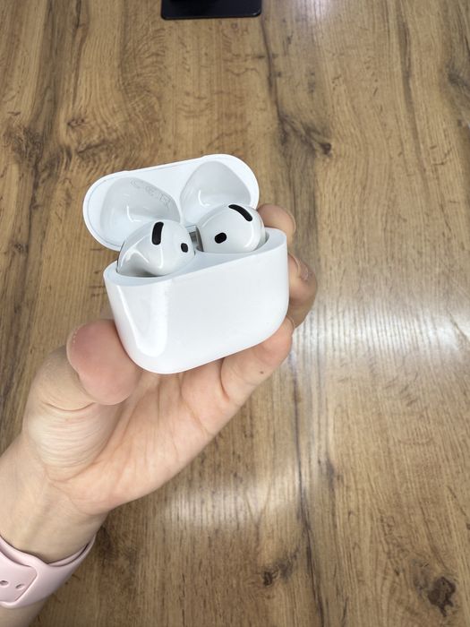 Наушники AirPods 4