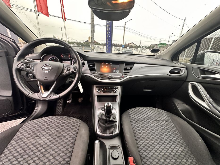 Opel Astra 2019 / Benzină / Încălzire volan + scaune / Istoric real