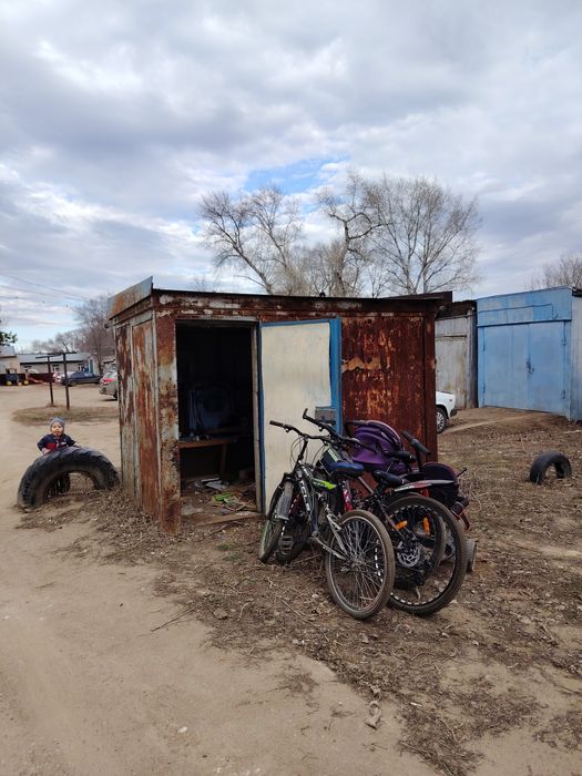 Продам Киоск железный.